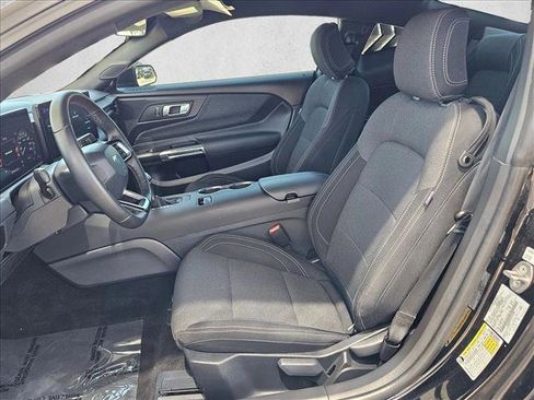 Used 2025 Ford Mustang Coupe RWD image 17