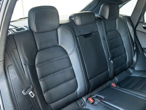 Certified 2024 Porsche Macan AWD/4WD image 26