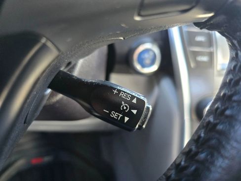 Used 2016 Toyota Camry XLE image 24