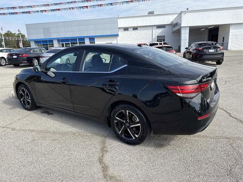 Used 2024 Nissan Sentra SV image 3