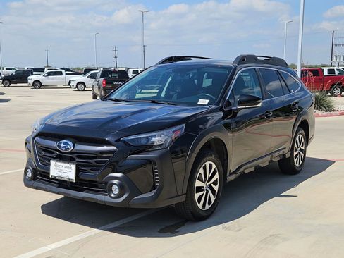 Used 2023 Subaru Outback Premium image 7