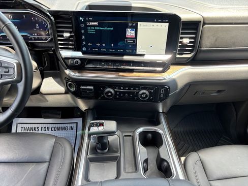 Used 2024 Chevrolet Silverado 1500 LT Trail Boss w/ Convenience Package II AWD/4WD image 16