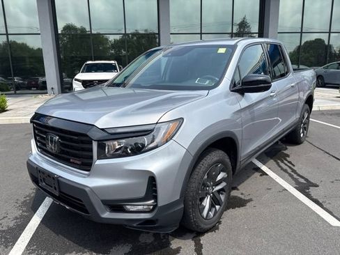 Used 2023 Honda Ridgeline Sport image 2
