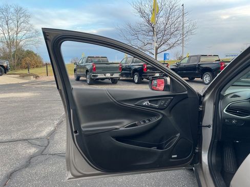 Used 2024 Chevrolet Malibu LT image 8