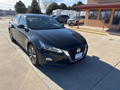 Used 2021 Nissan Altima 2.5 SV w/ SV Premium Package image 1