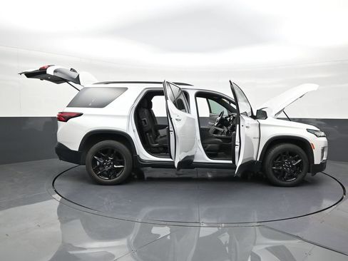 Used 2022 Chevrolet Traverse LT FWD image 29