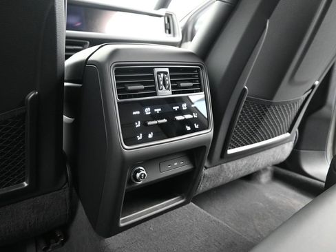 New 2025 Porsche Cayenne Coupe image 28