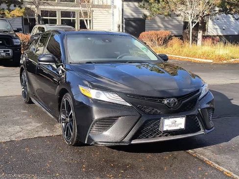 Used 2020 Toyota Camry XSE image 3