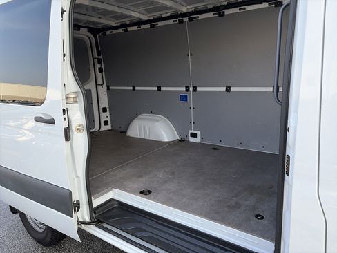 Used 2021 Mercedes-Benz Sprinter 1500 image 17