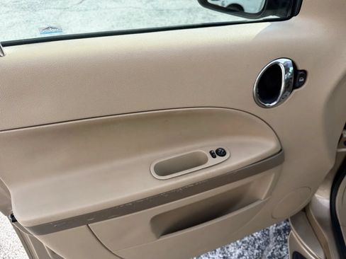 Used 2006 Chevrolet HHR LT w/ Preferred Equipment Group FWD image 11