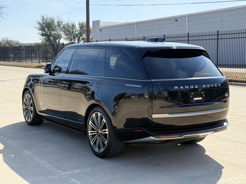 Used 2023 Land Rover Range Rover Long Wheelbase Autobiography image 8
