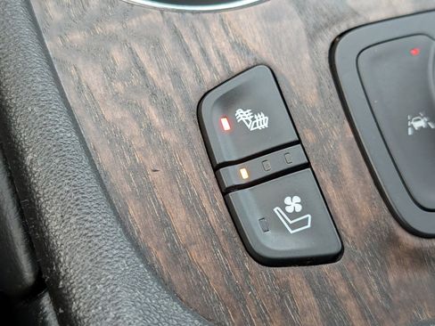 Used 2021 GMC Acadia Denali w/ Denali Technology Package image 22