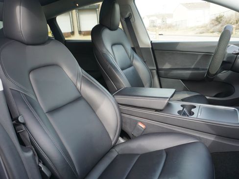 Used 2021 Tesla Model Y Long Range image 18