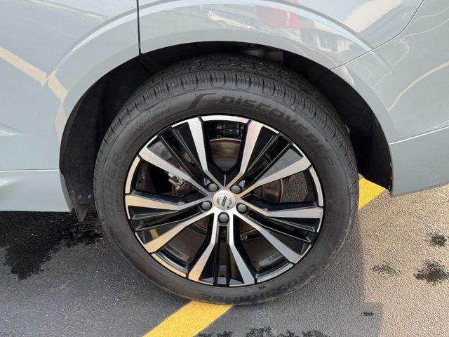 Used 2024 Volvo XC60 B5 Plus AWD/4WD image 7