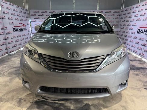Used 2017 Toyota Sienna XLE w/ XLE Navigation Package AWD/4WD image 2