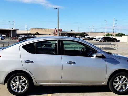 Used 2018 Nissan Versa SV w/ SV Special Edition FWD image 5