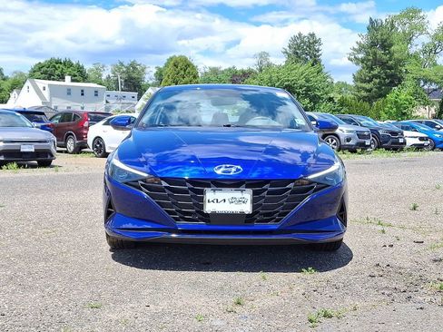 Used 2023 Hyundai Elantra SEL w/ Convenience Package FWD image 2