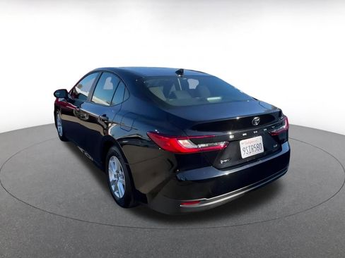 Used 2025 Toyota Camry LE image 11