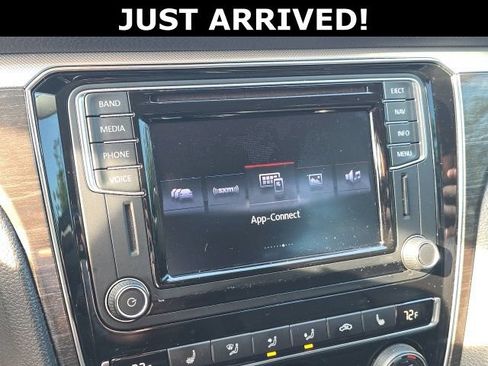 Used 2016 Volkswagen Passat 1.8T SE FWD image 21