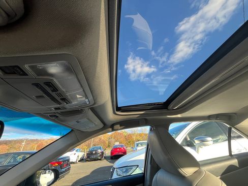 Used 2012 Toyota Camry XLE image 19