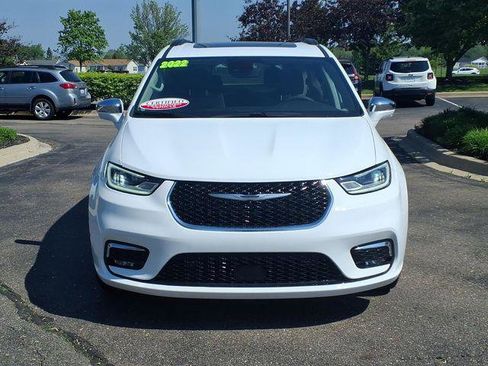 Certified 2022 Chrysler Pacifica Limited FWD image 2