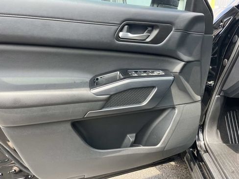 Used 2024 Nissan Pathfinder SL FWD image 33
