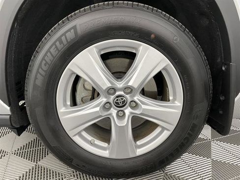 Certified 2023 Toyota Highlander L image 26