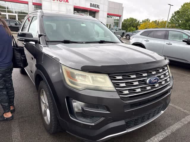 Used 2016 Ford Explorer XLT w/ Equipment Group 202A AWD/4WD image 2