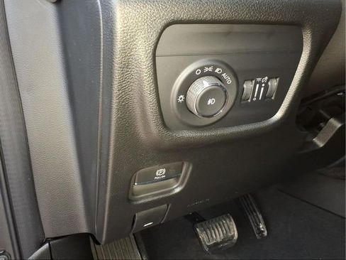 New 2025 Jeep Grand Cherokee L Limited w/ Trailer Tow Package image 15