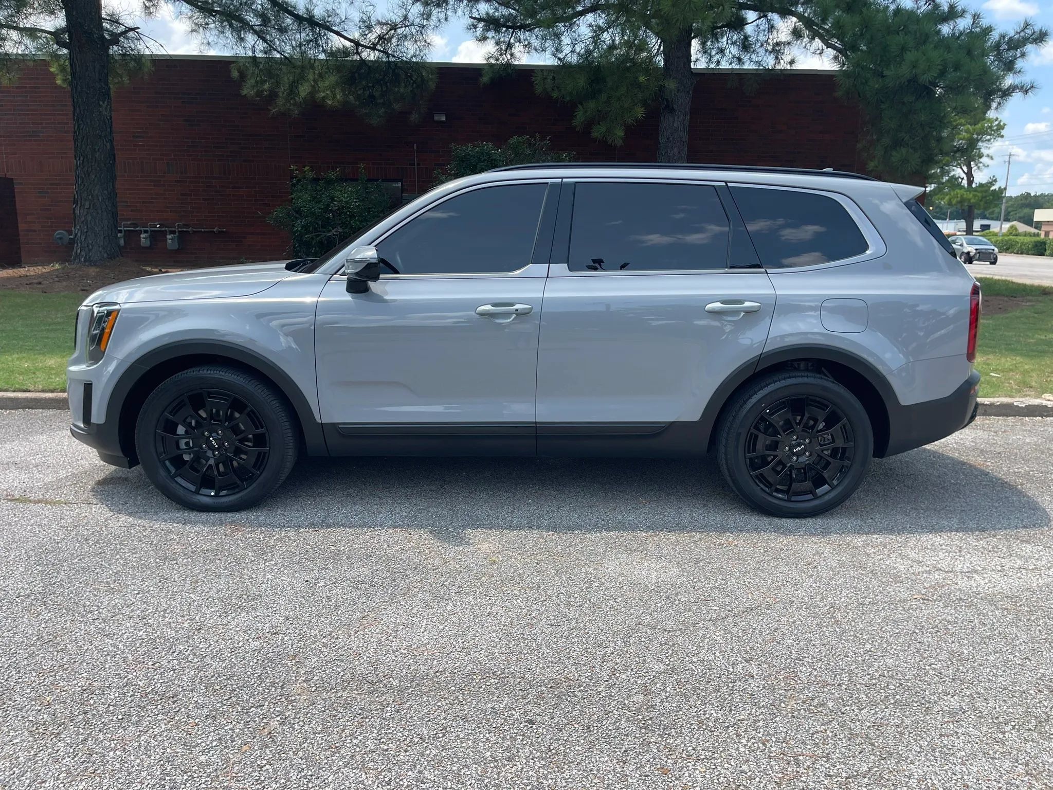 Used 2022 Kia Telluride SX w/ Nightfall Edition Package AWD/4WD image 2
