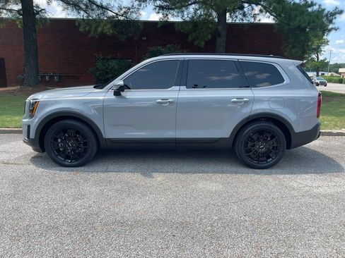 Used 2022 Kia Telluride SX w/ Nightfall Edition Package AWD/4WD image 2