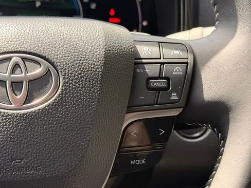 Used 2025 Toyota Camry SE image 19