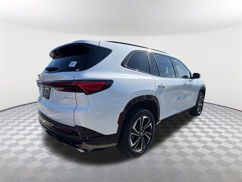 Used 2025 Buick Enclave Sport Touring image 5