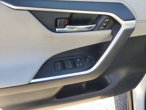 Used 2019 Toyota RAV4 Limited image 25