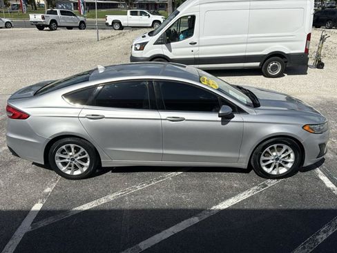 Used 2019 Ford Fusion SE FWD image 6