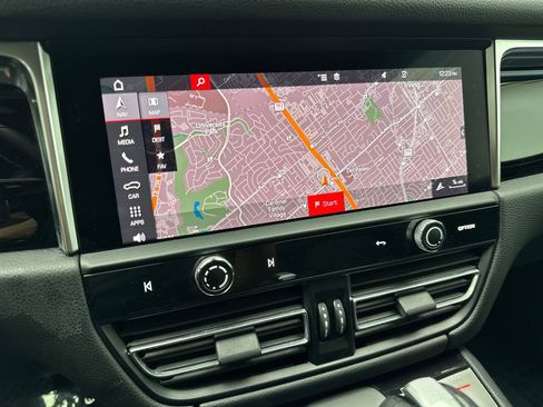 Used 2023 Porsche Macan image 60