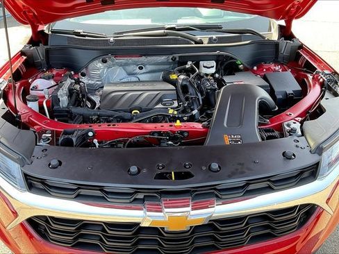 New 2026 Chevrolet Trax LS w/ LS Convenience Package FWD image 12