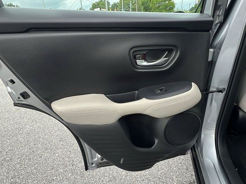 Certified 2025 Honda HR-V LX image 17