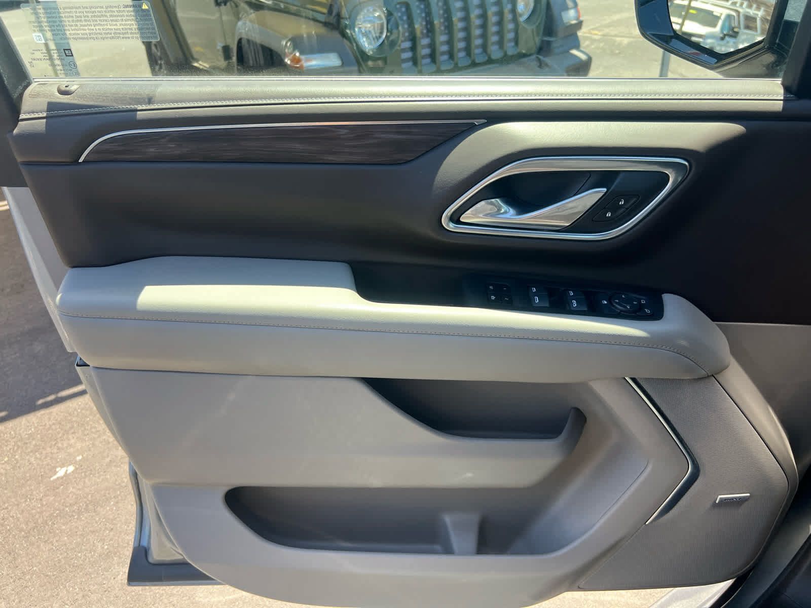Used 2024 Chevrolet Tahoe LT AWD/4WD image 17