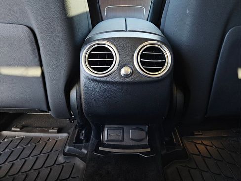 Used 2022 Mercedes-Benz GLC 300 4MATIC image 22