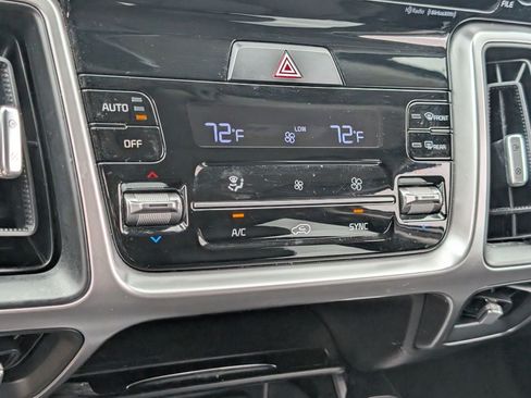Used 2023 Kia Sorento EX FWD image 15