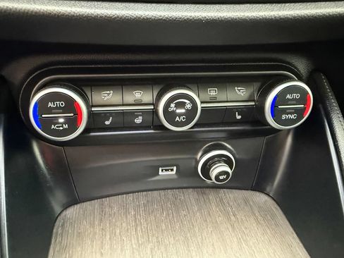 Used 2018 Alfa Romeo Stelvio Ti AWD/4WD image 32