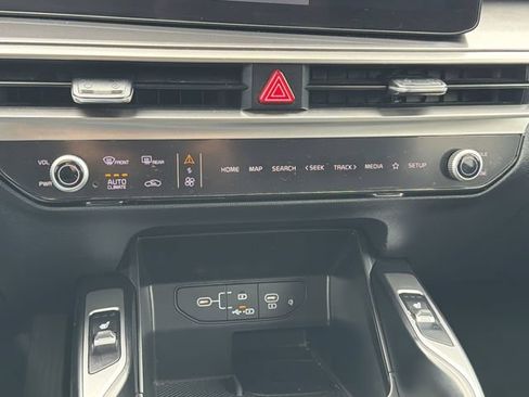 Used 2024 Kia Sorento S FWD image 7
