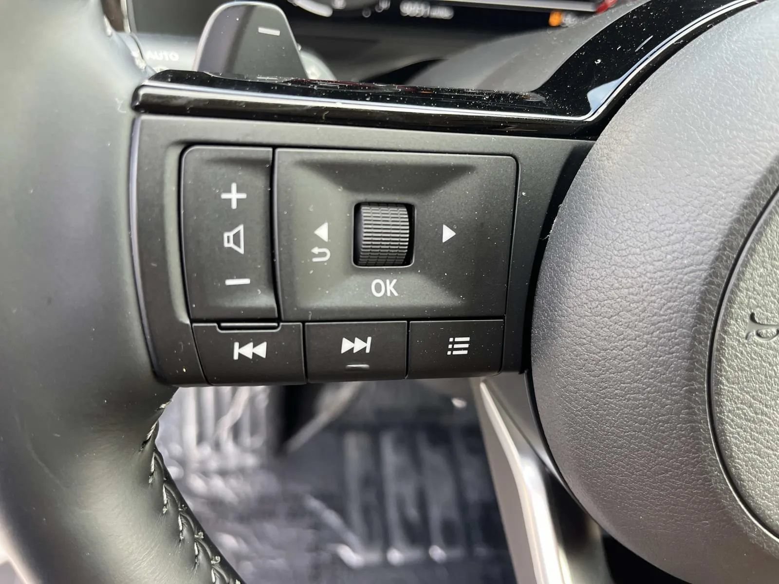 Used 2025 Nissan Pathfinder Platinum w/ Cargo Package FWD image 32