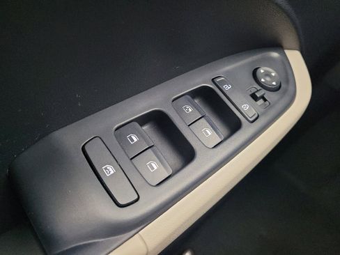 Used 2023 Hyundai Venue Limited FWD image 27