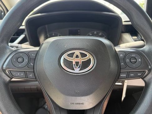 Used 2025 Toyota Corolla LE FWD image 18