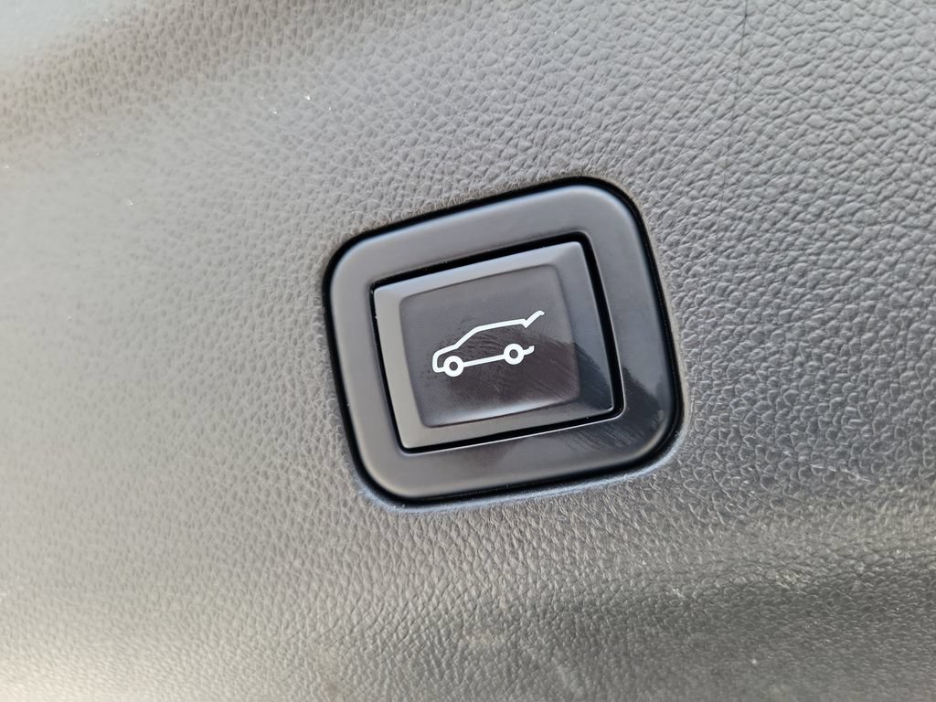 Used 2022 Chevrolet Tahoe LT w/ Luxury Package RWD image 7