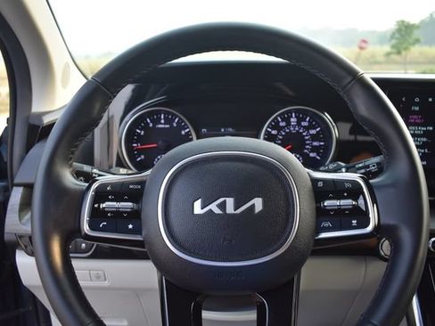 Certified 2023 Kia Carnival EX FWD image 32
