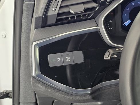 Used 2025 Audi Q3 2.0T Premium image 23