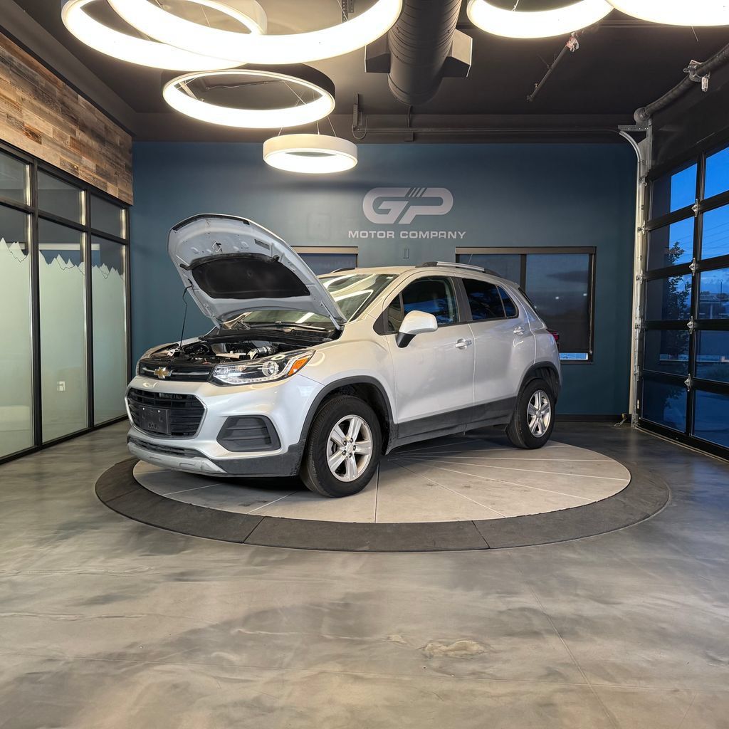 Used 2022 Chevrolet Trax LT w/ LT Convenience Package AWD/4WD image 23